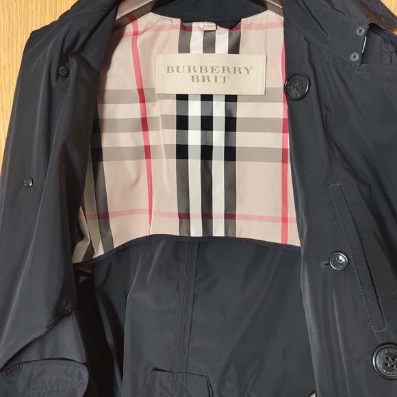 BURBERRY Waterproof Trench Coat - Picture 6 of 7